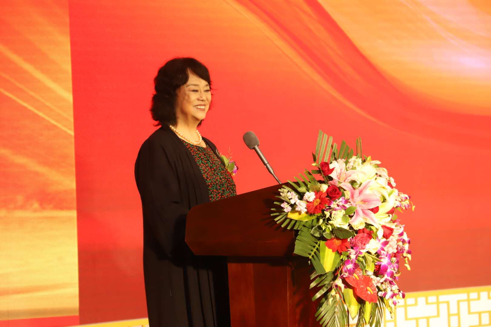 著名歌唱家邓玉华讲话