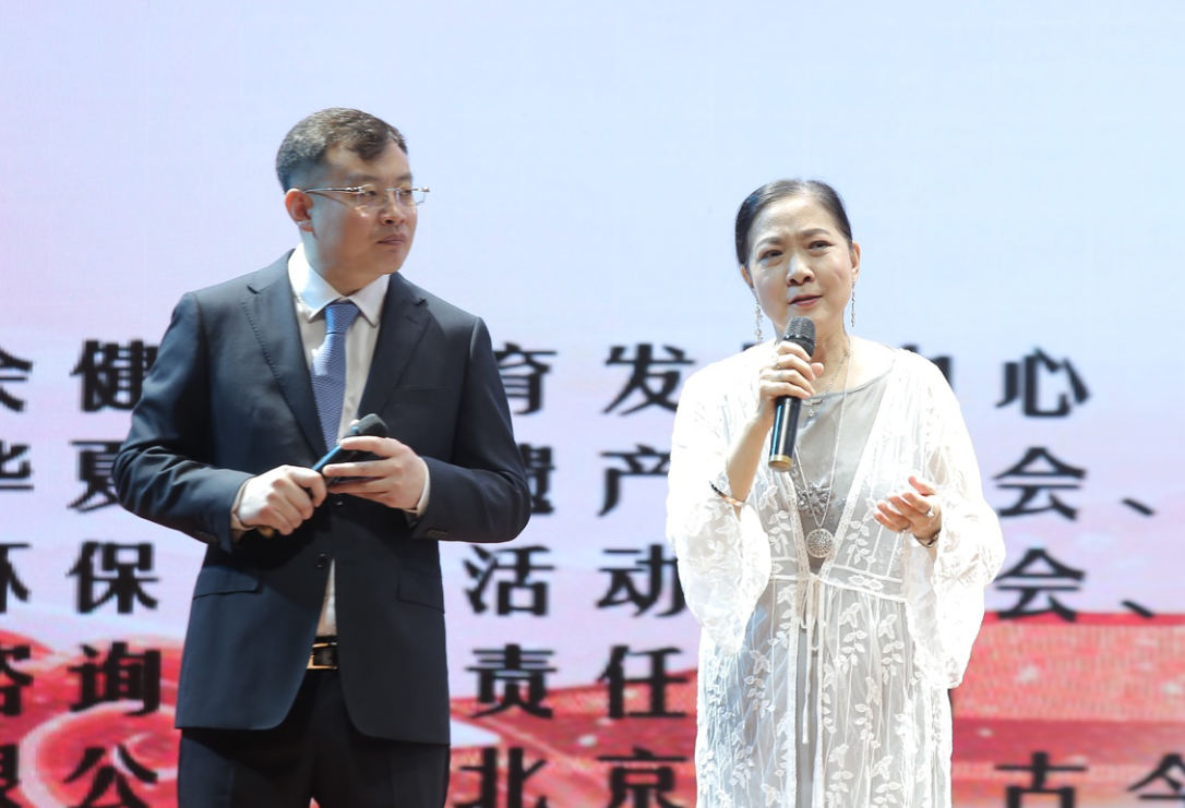 1.主持人祝洋采訪著名表演藝術家沈丹萍.png