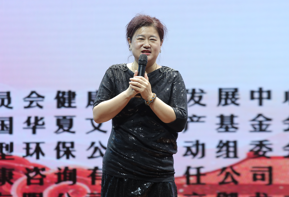 7.實力派歌手、《黃金100秒》第一名金牌得主王妍演唱了《呼倫貝爾大草原》以及《打起手鼓唱起歌》.png